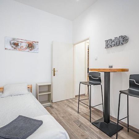 Design Apartment W Ac On Ring Road By Newave Apartments Budapest Eksteriør billede