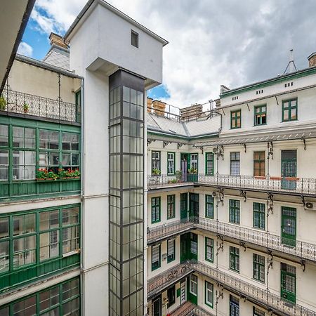 Design Apartment W Ac On Ring Road By Newave Apartments Budapest Eksteriør billede